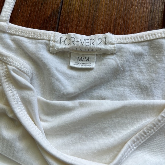 🌷🌷Forever 21 Essentials Basic Tank Top🌷🌷 - Picture 3 of 3